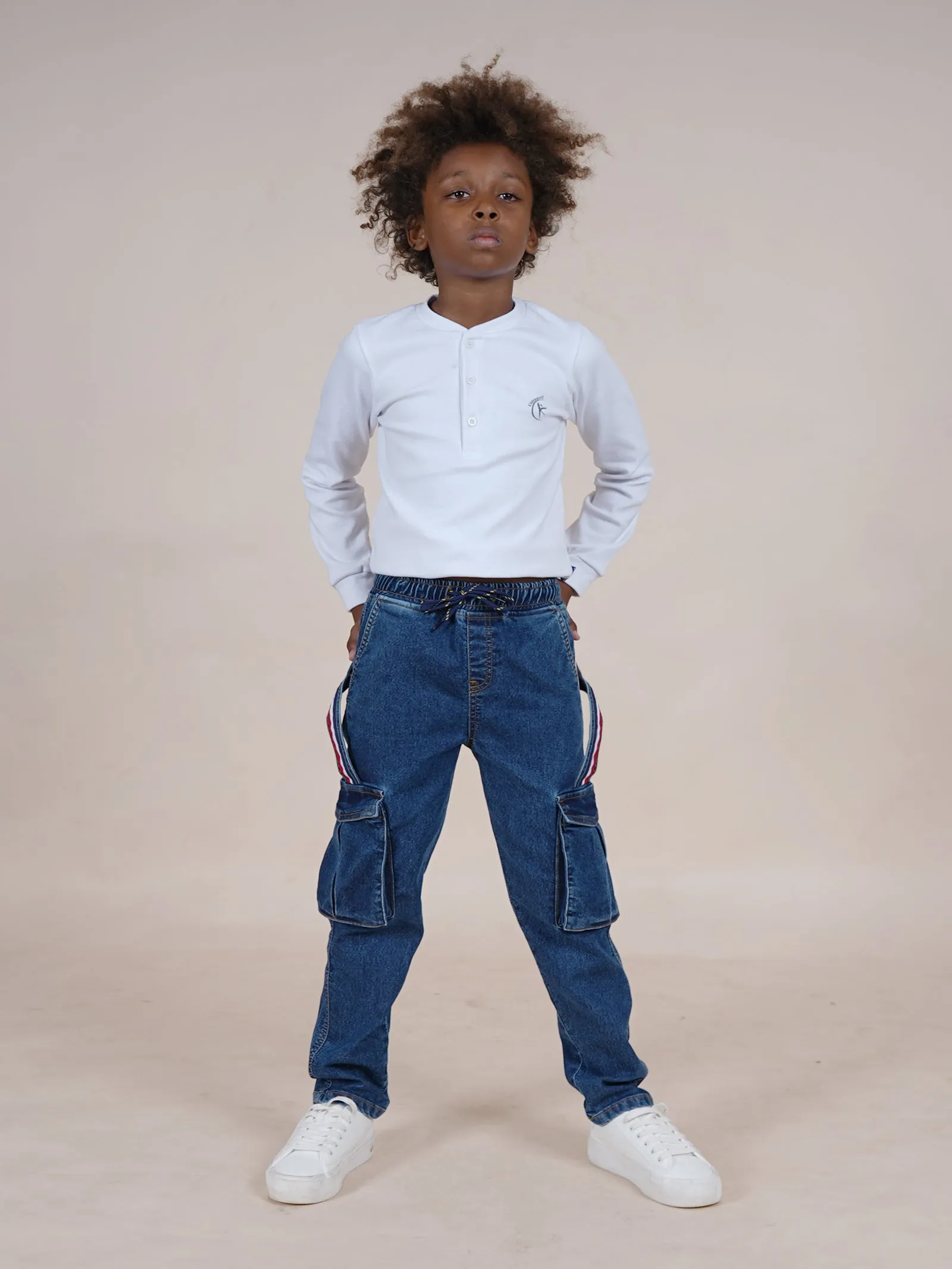 Boys Cotton Solid Full Sleeves Henley Neck Tee & Cargo Pocket Denim Jeans With Side Strap