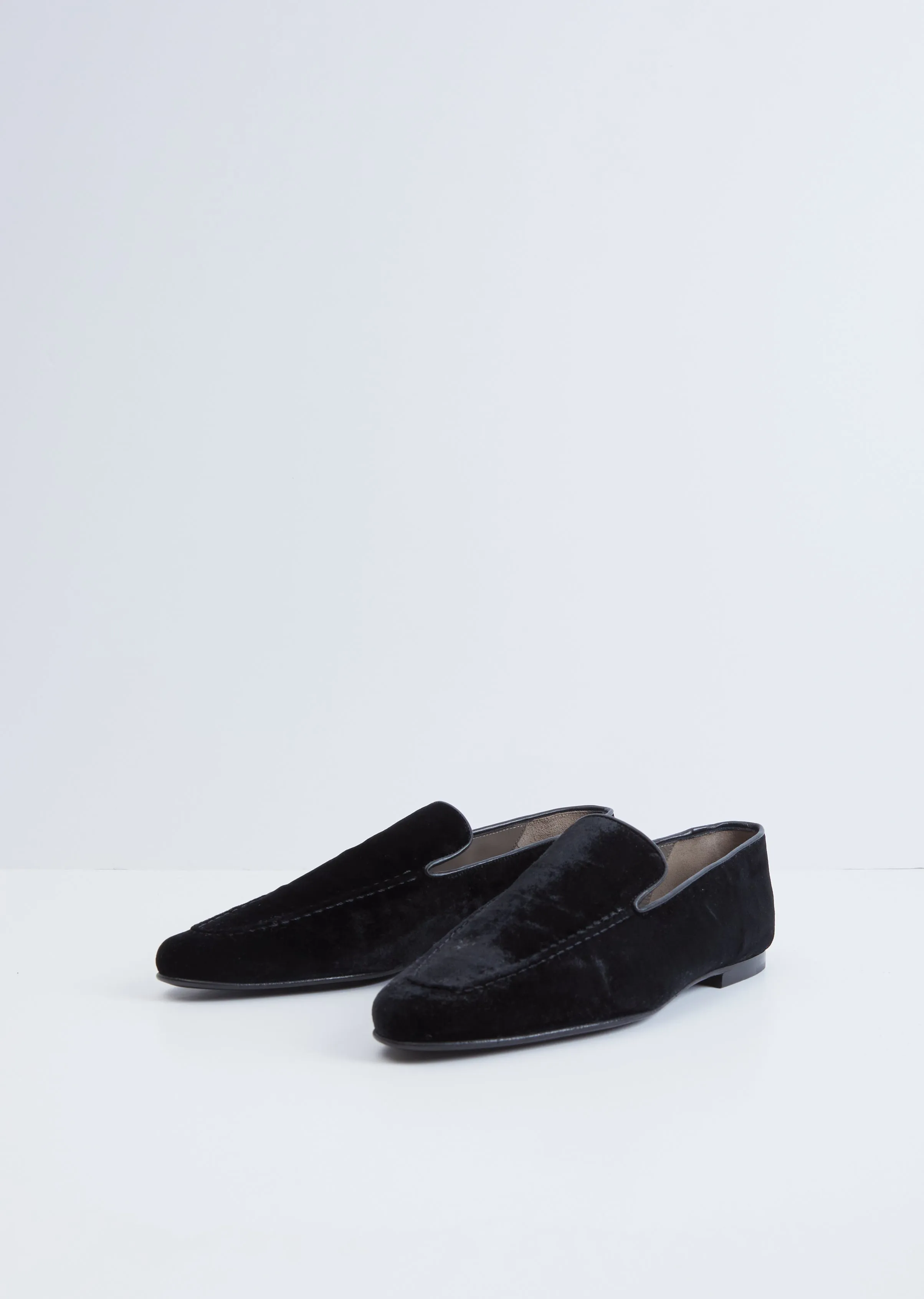 Edmeé Velvet Loafers — Black