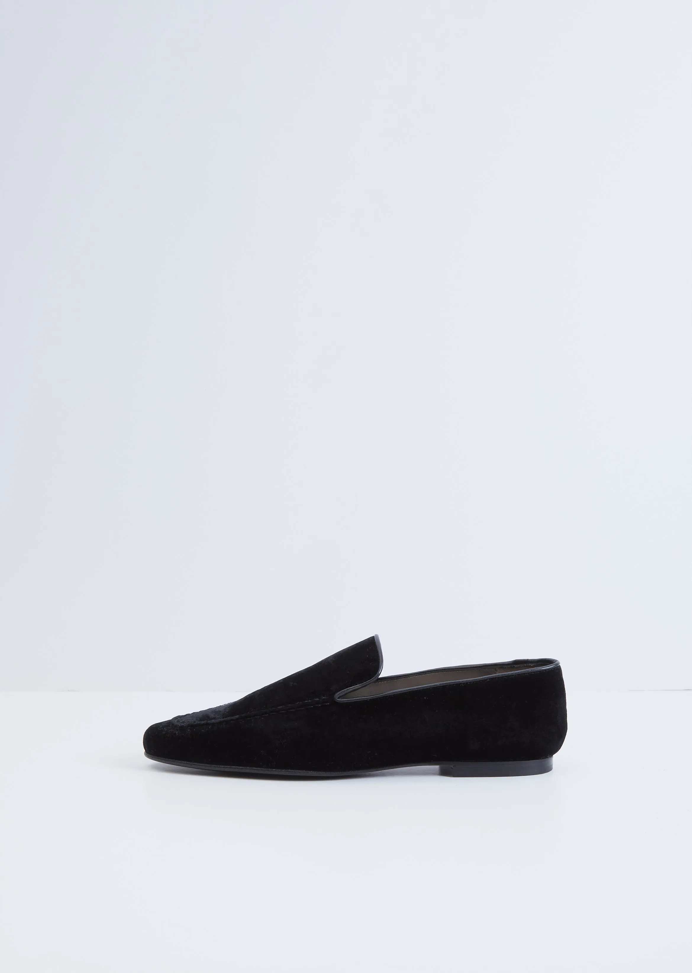 Edmeé Velvet Loafers — Black